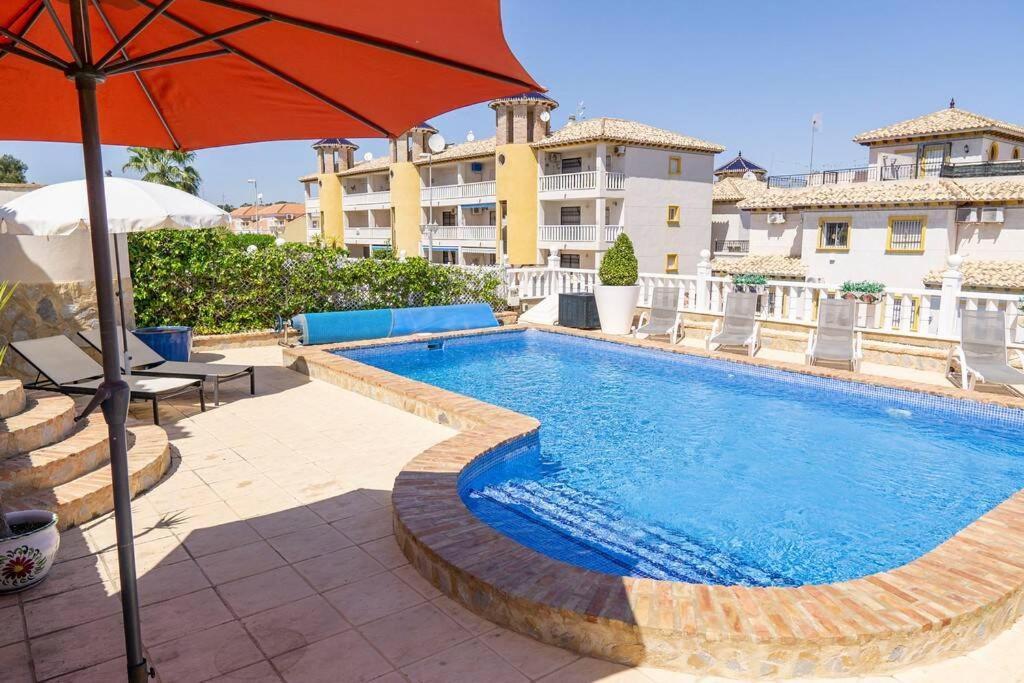 Casa Lilly-Rose, A Beautiful 3 Bedroom Detached Villa A Short Walk To The Villamartin Plaza & Golf Course المظهر الخارجي الصورة