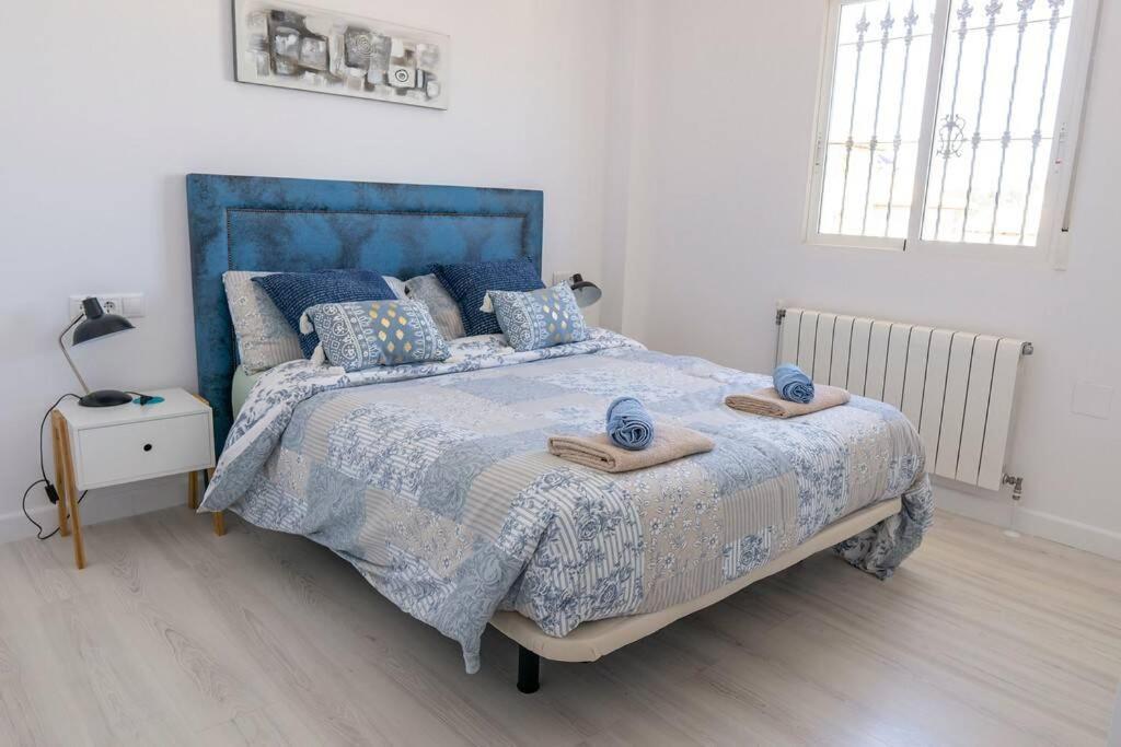Casa Lilly-Rose, A Beautiful 3 Bedroom Detached Villa A Short Walk To The Villamartin Plaza & Golf Course المظهر الخارجي الصورة