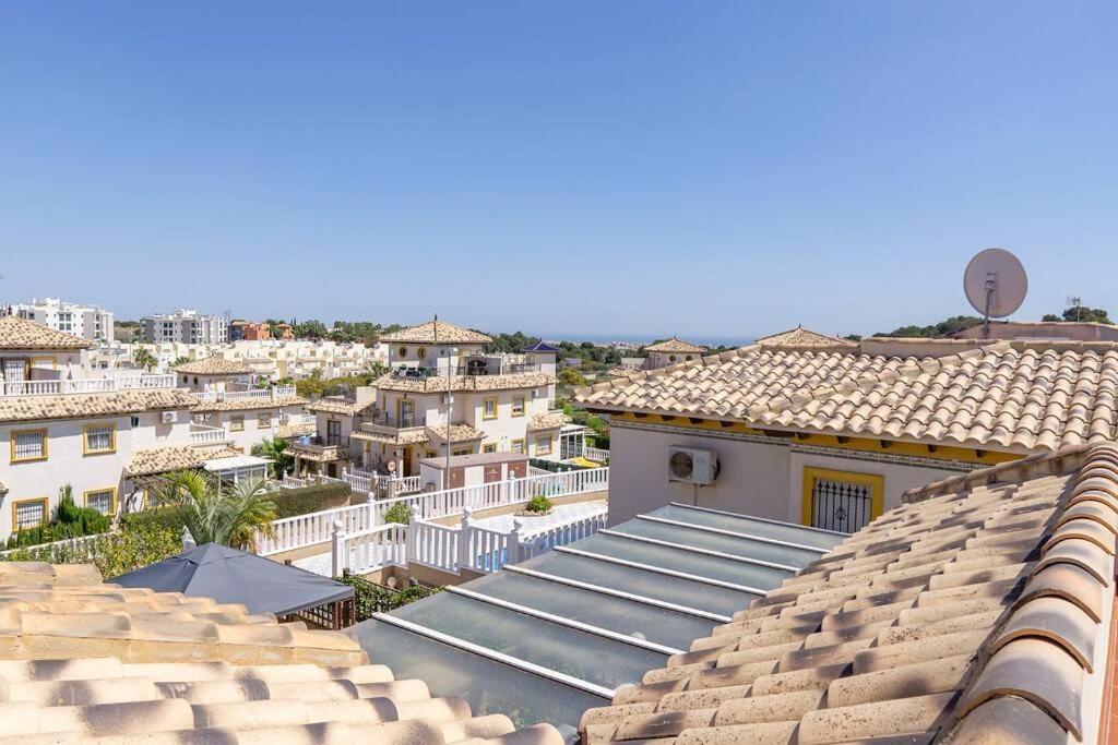 Casa Lilly-Rose, A Beautiful 3 Bedroom Detached Villa A Short Walk To The Villamartin Plaza & Golf Course المظهر الخارجي الصورة