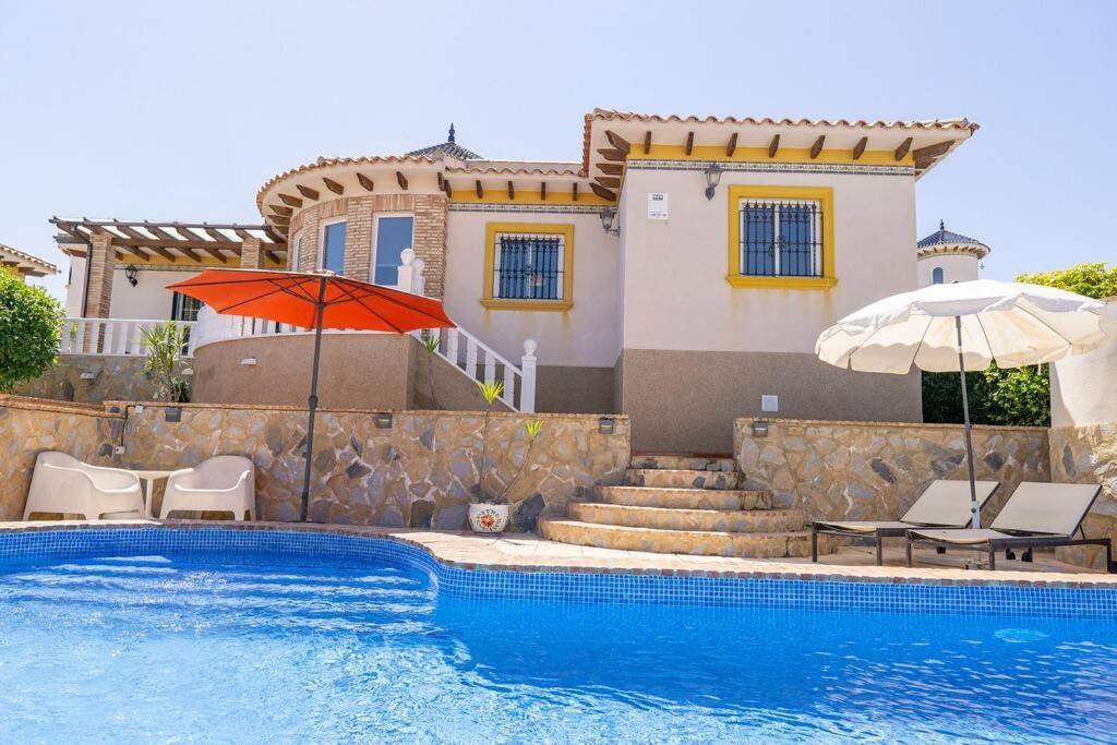 Casa Lilly-Rose, A Beautiful 3 Bedroom Detached Villa A Short Walk To The Villamartin Plaza & Golf Course المظهر الخارجي الصورة