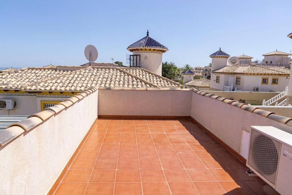 Casa Lilly-Rose, A Beautiful 3 Bedroom Detached Villa A Short Walk To The Villamartin Plaza & Golf Course المظهر الخارجي الصورة